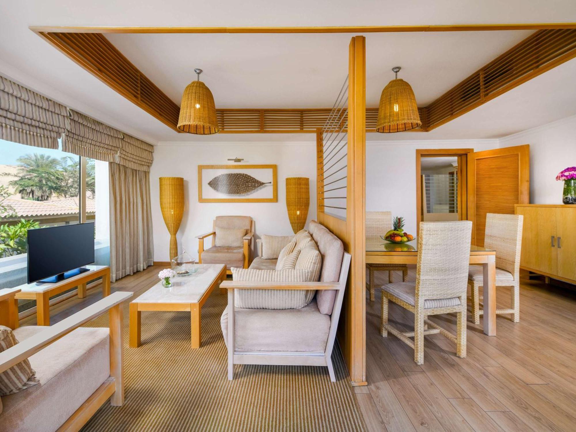 Resort Moevenpick 5*